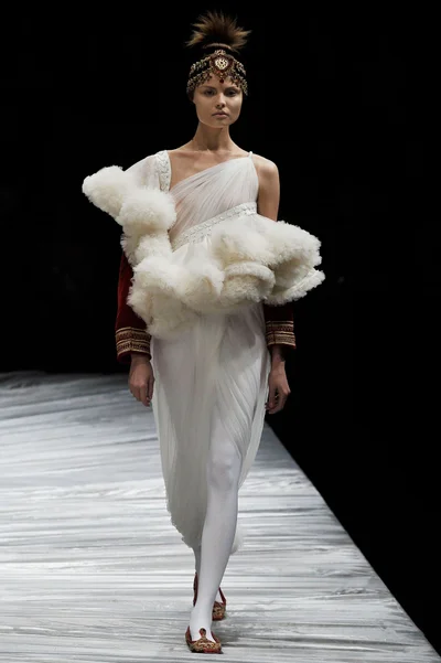 Look 27